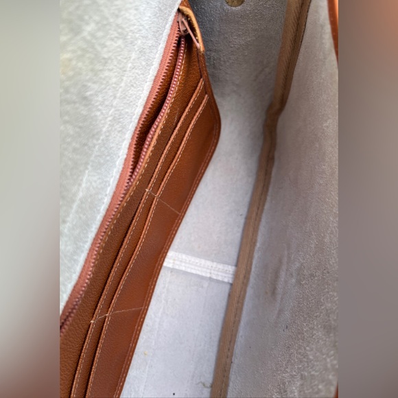 Vintage Dooney & Bourke AWL Leather Off White Tan Crossbody Saddle Bag - Picture 11 of 12